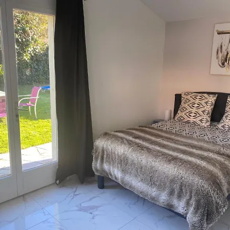 Apartment Climatise Avec Piscine Et Jardin *