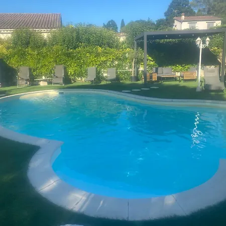 Climatise Avec Piscine Et Jardin 아파트